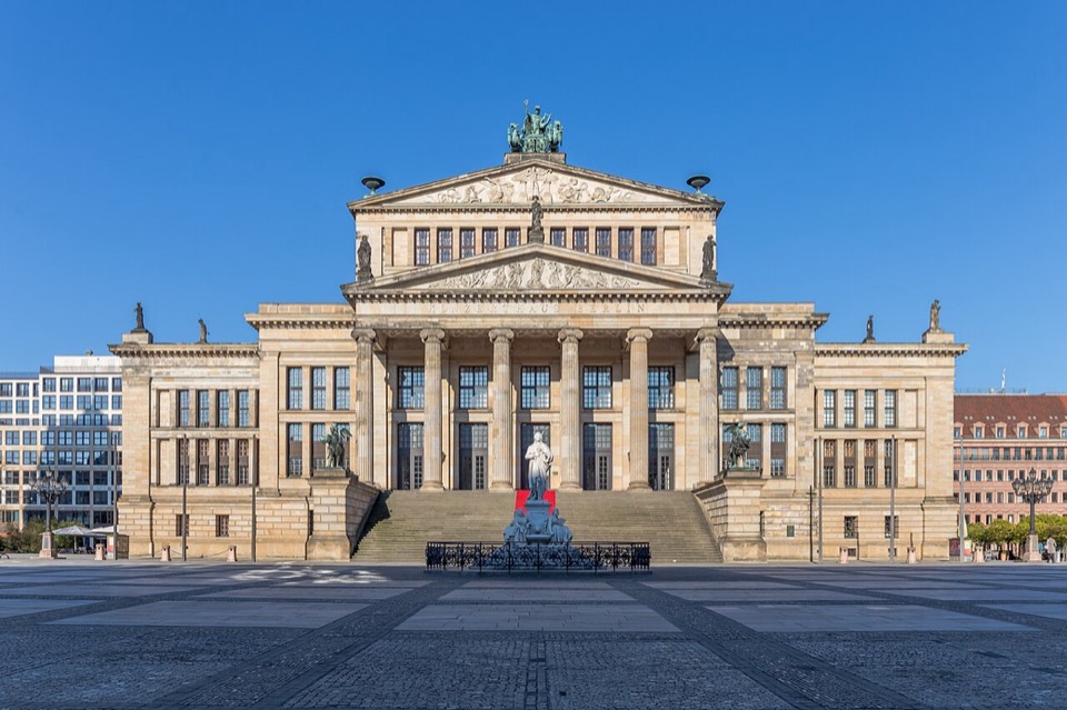 柏林 Gendarmenmarkt 广场上的 Konzerthaus 古典主义立面