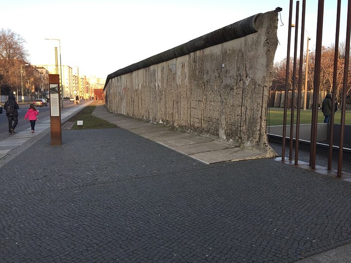 Bernauer Straße 柏林墙纪念地保存的墙体与边境设施